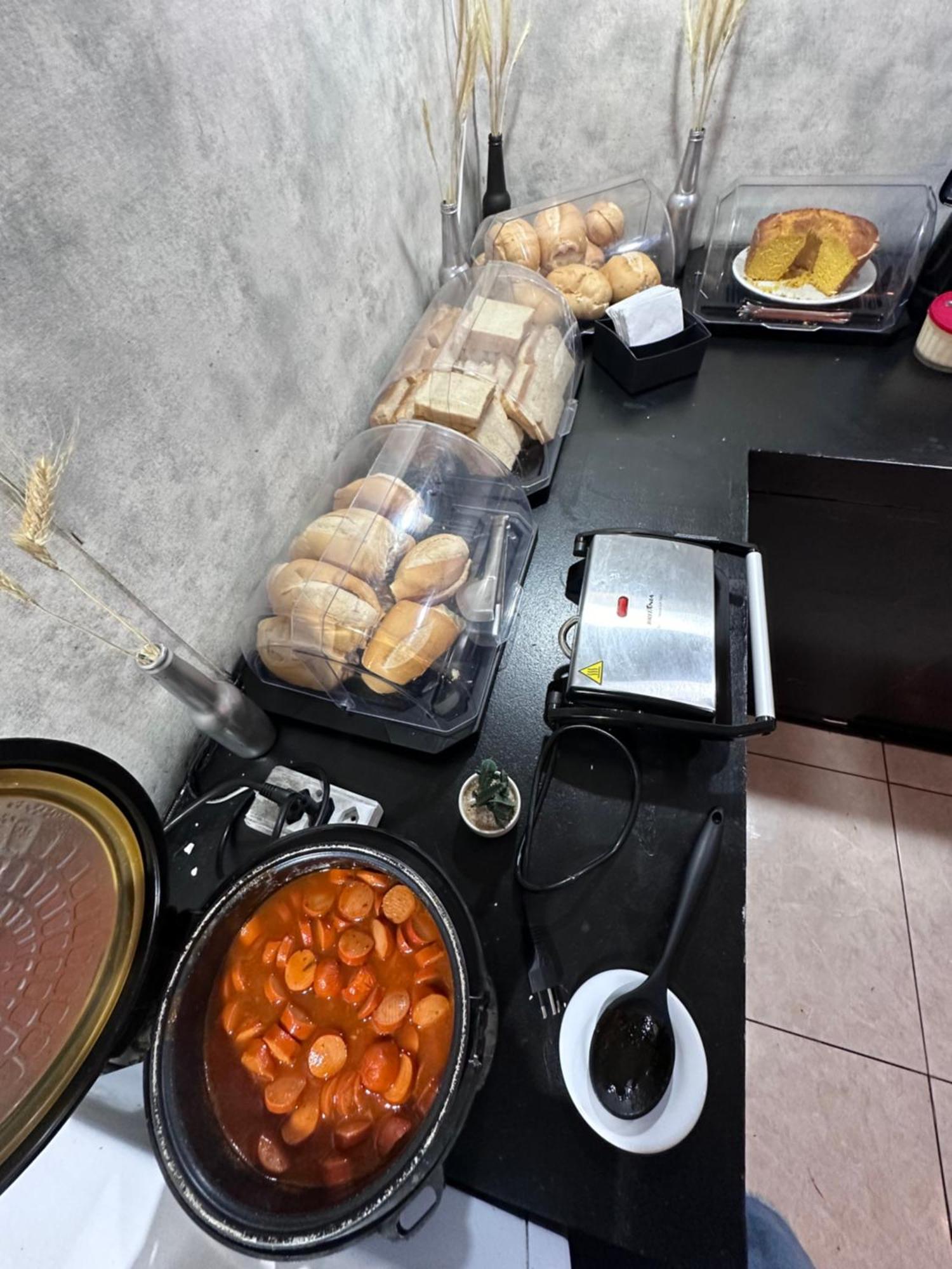 On Hostel II Gru Aeroporto Translado 24 Hs Γκουαρούλιος Εξωτερικό φωτογραφία